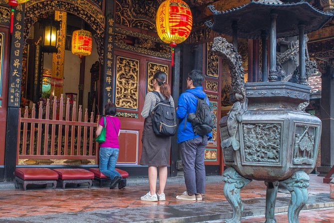 Taipei: Layover Experience With A Local Host - Old Taipei lanes, apothecaries, and tea houses