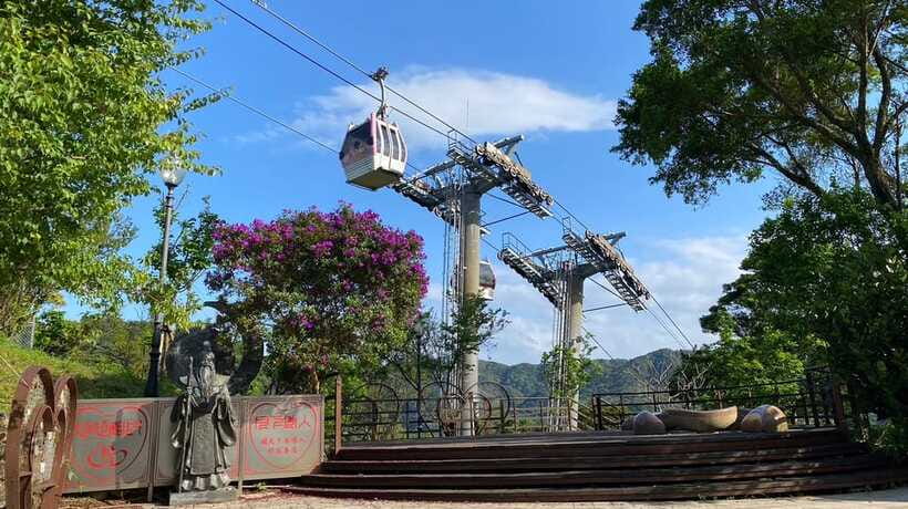 Taipei: Maokong Cable Car 1 day Pass - Tea Plantations, Walks, and Teahouses