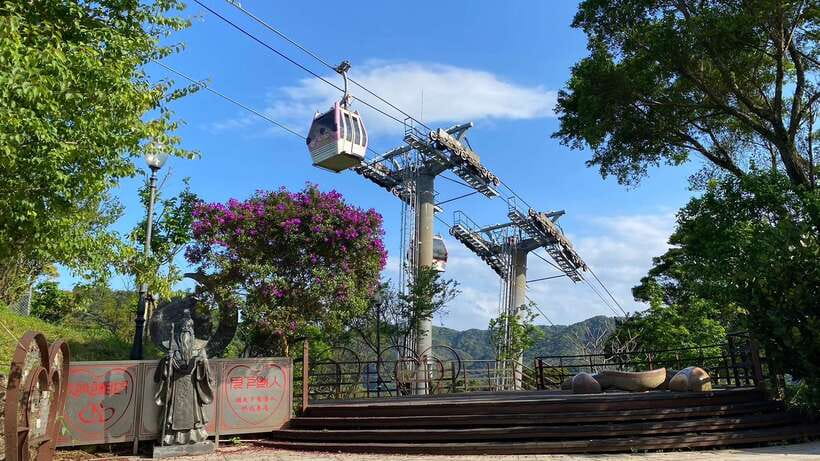 Taipei: Maokong Cable Car 1 day Pass - Maokong Station and the Change in Pace