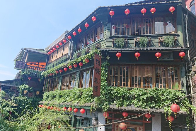 Taipei Memory - 2 Days Tour - Longshan Temple starts the cultural side of Taipei