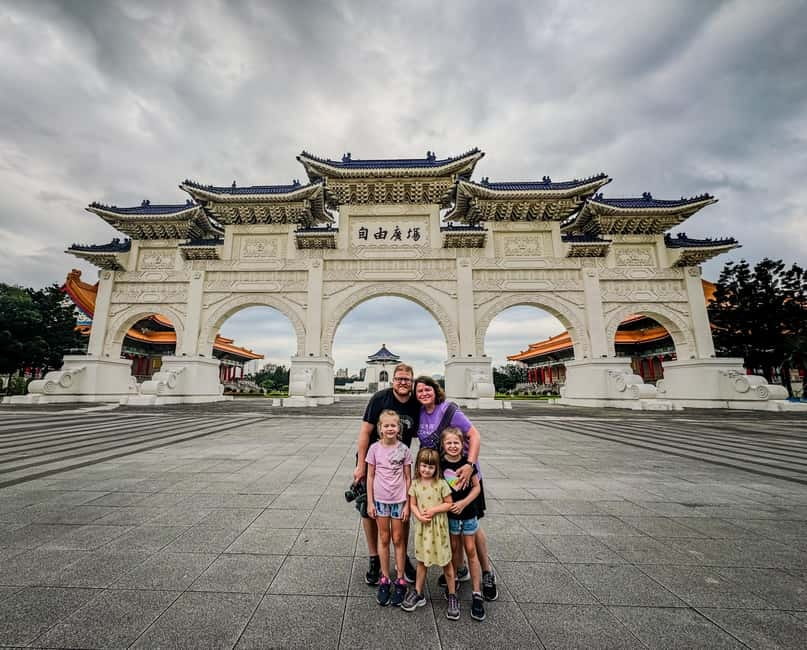 Taipei: Morning City Tour with National Palace Museum Entry - Air-conditioned transport keeps the morning practical