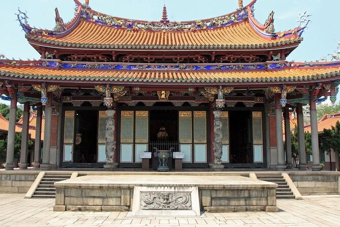 Taipei : Must-See Attractions Walking Tour With A Guide (Private) - A private introduction to Taipei
