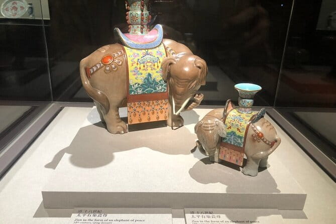 Taipei National Palace Museum Guided Tour - The objects that receive the strongest attention
