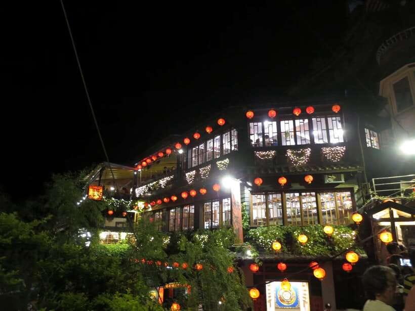 Taipei: Private City Sightseeing Tour with Driver - What the eight-hour private tour really offers