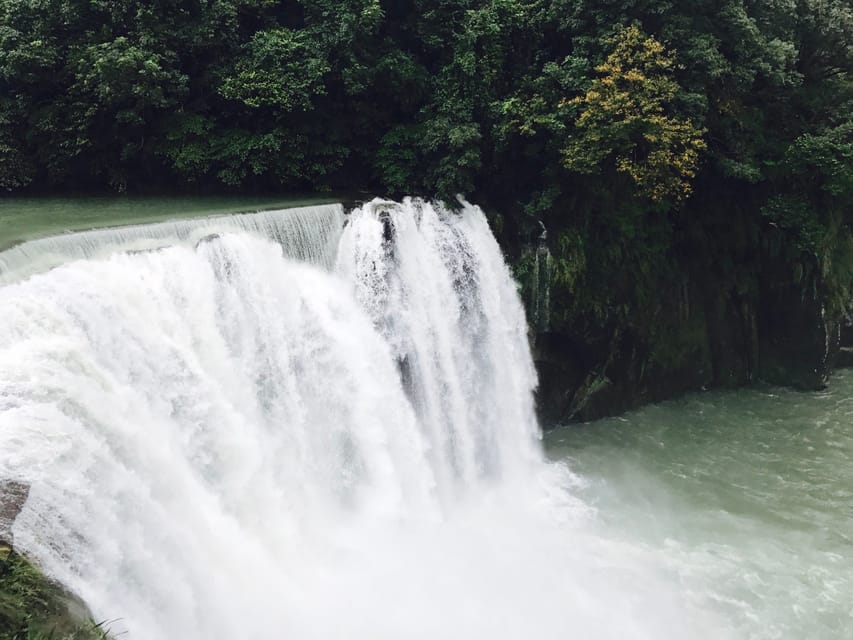 Taipei: Private City Sightseeing Tour with Driver - Yehliu Geopark and the Gold Museum option