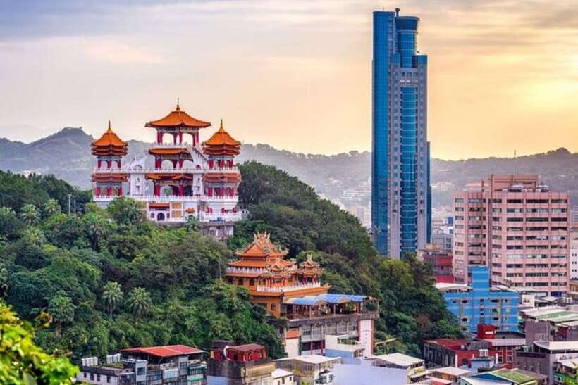 Taipei: Private custom tour with a local guide - Meeting your guide in Taipei City