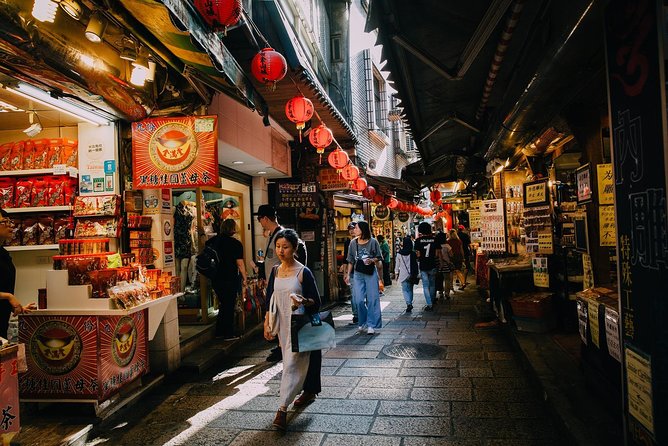 Taipei Private Custom Tour with a Local: Highlights & Hidden Gems - Chiang Kai-shek Memorial Hall and the classic city sights