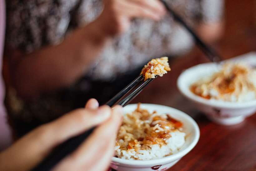 Taipei: Private Food Tour – 10 Tastings with Locals - Temples, memorials, and the old prison wall