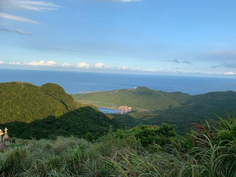 Taipei Private Spiritual Tour with Afternoon Tea & Cycling - Quiet hours at Ling Jiou Mountain Monastery