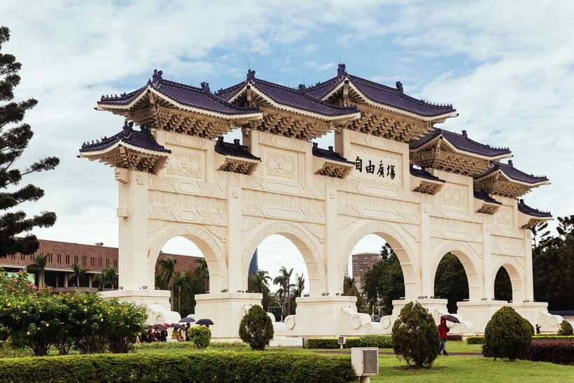 Taipei: Private Tour with Locals – Highlights & Hidden Gems - Maji Market and the pleasure of ordinary Taipei
