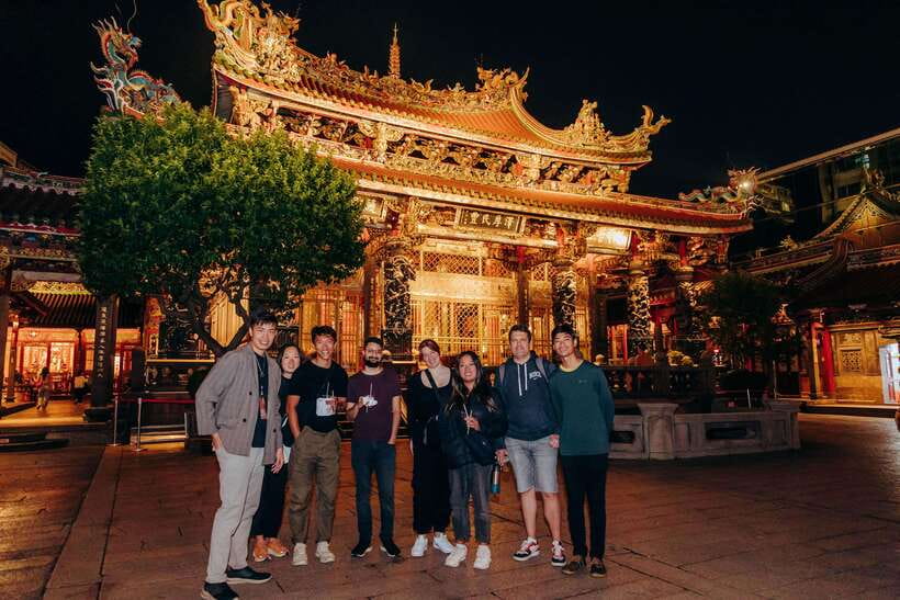 Taipei's Origin & Longshan Temple - Taiwan Cultural Tour - Learning the moonstone ritual