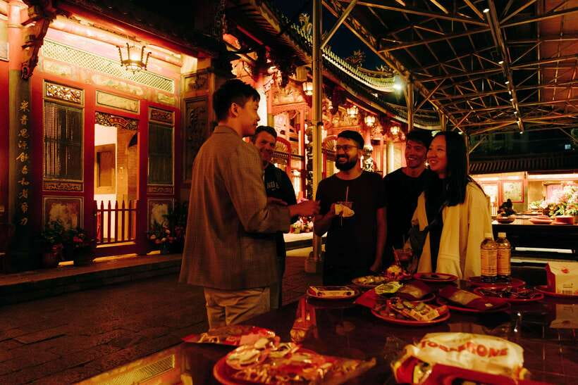 Taipei's Origin & Longshan Temple - Taiwan Cultural Tour - What the guide adds to the experience