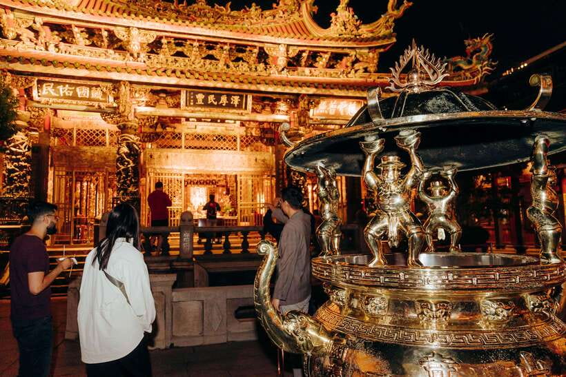 Taipei's Origin & Longshan Temple - Taiwan Cultural Tour - Timing, meeting point, and the location question
