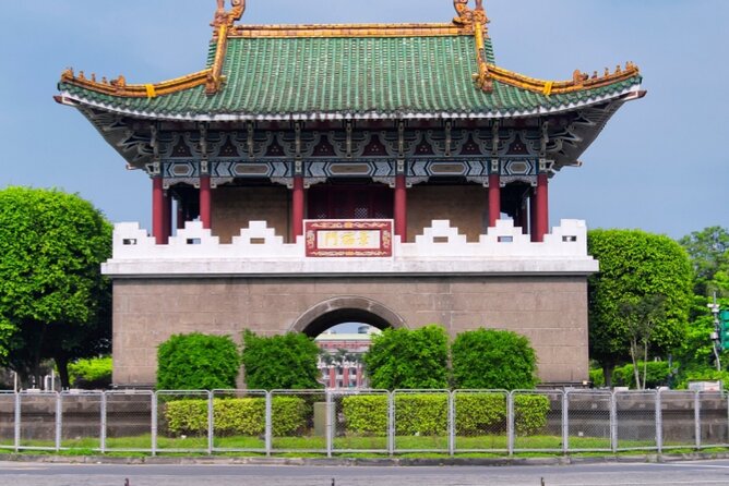 Taipei Scavenger Hunt and Sights Self-Guided Tour - Following clues through central Taipei