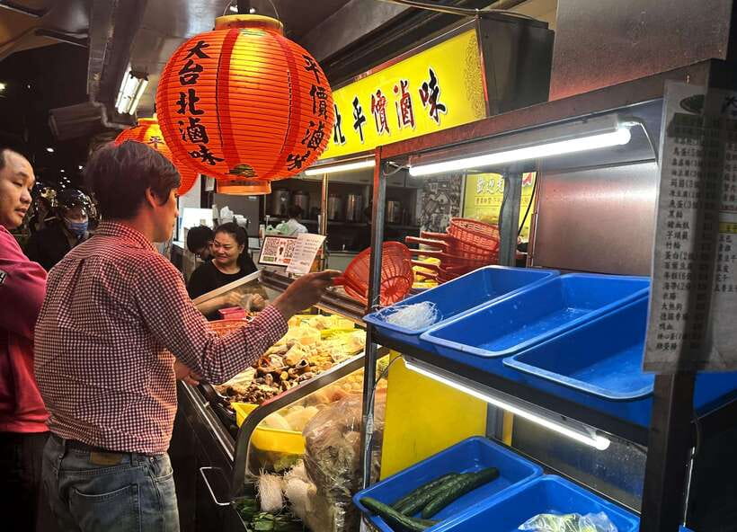 Taipei: Street Food & Hidden Eats Night Market Food Tour - What $55 buys you in Taipei
