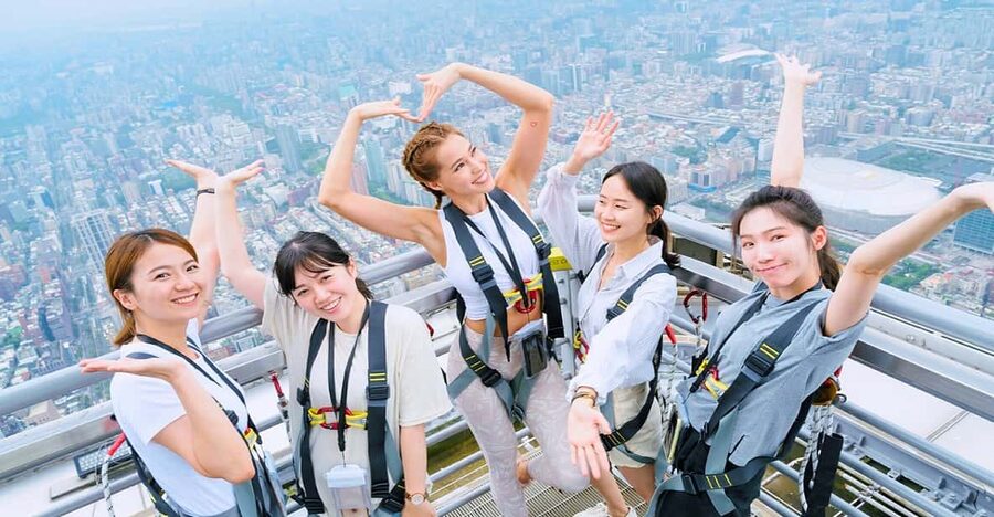 Taipei: Taipei 101 Observatory - Skyline 460 Cloud Walk - Who will enjoy Skyline 460 most?