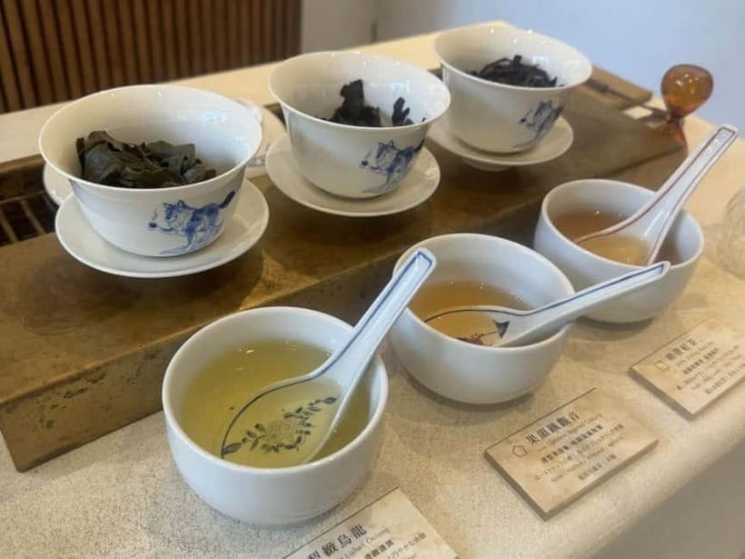 Taipei: Taiwan Traditional Breakfast & Market & Tea Tasting - From the market toward Dihua Street