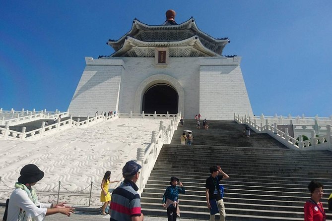 Taipei Taster: Layover Escapes in 4-Hour Private Tour - One hour at Longshan Temple