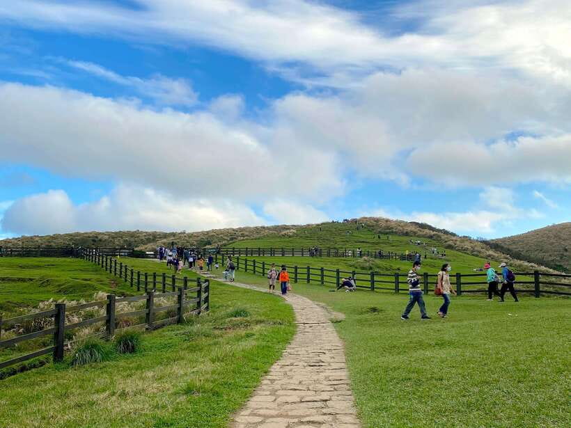 Taipei: Yangmingshan & Beitou Full-Day Tour - Yangmingshan National Park in a single morning
