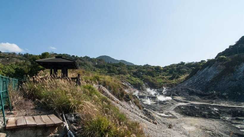 Taipei: Yangmingshan National Park Half-Day Tour - The guide makes the biggest difference