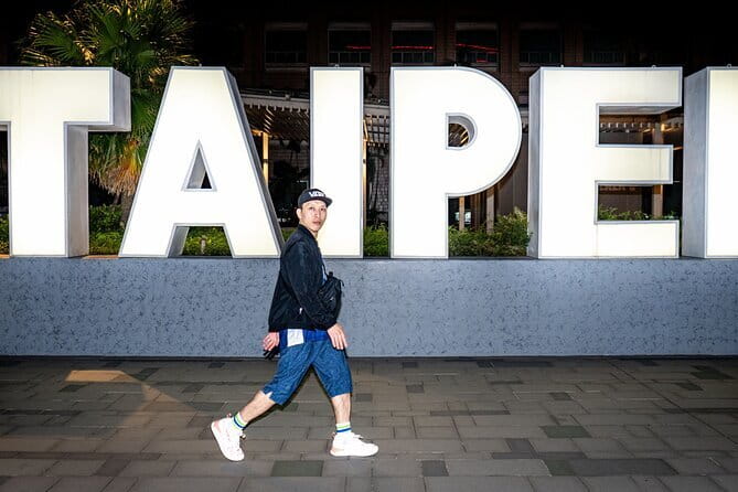 Taiwan Taipei: VIP Photoshoot with Taiwan Photographer - Starting at Chiang Kai-shek Memorial Hall