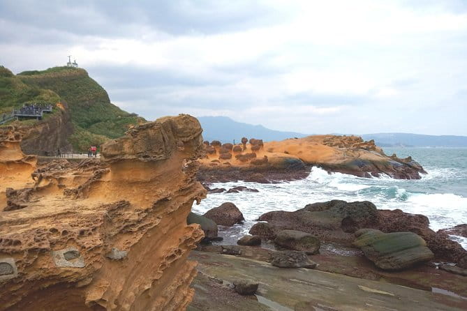 Taiwan TST : Private Tour Taipei, Yangmingshan, Beitou, Tamsui - Lengshuikeng: an easy geothermal walk