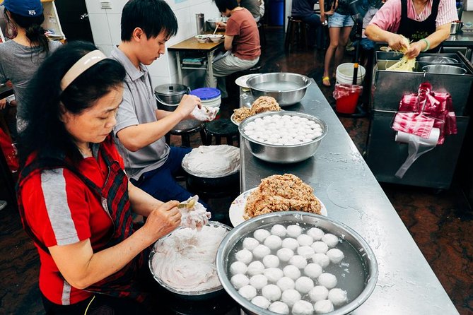 Traditional Old School Taiwanese Food Tour - Pausing at Taipei Xia Hai City God Temple