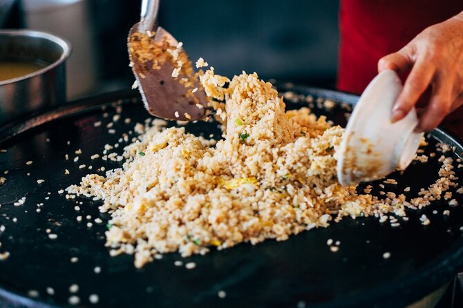 Traditional Old School Taiwanese Food Tour - Eating along Dihua Street