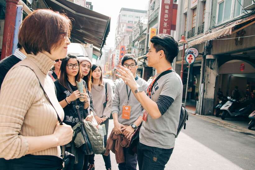 Vintage Taipei - Best of Taiwan and Sunset Walking Tour - Taipei Xia Hai City God Temple and 月老