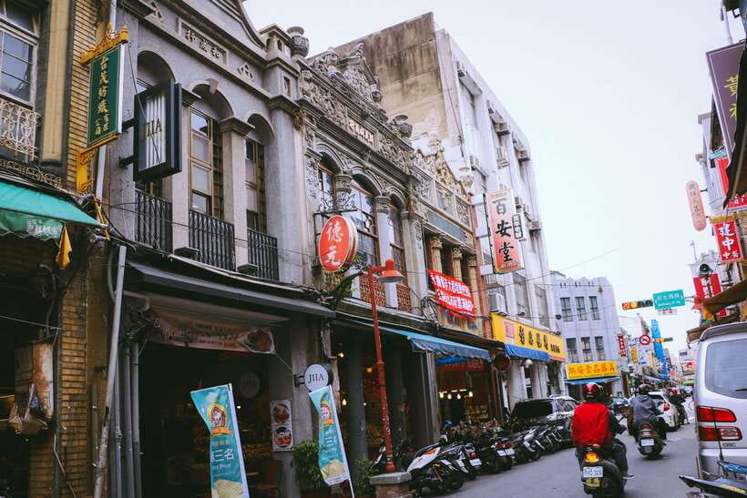 Vintage Taipei - Best of Taiwan and Sunset Walking Tour - Da Dao Cheng, Taipei’s old commercial quarter