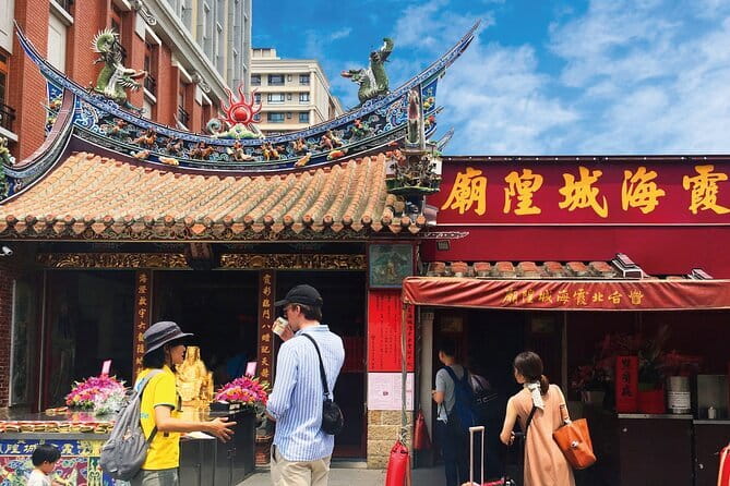 Vintage Taipei - Best of Taiwan & Sunset Walking Tour (Tip-based) - Chinese herbs, dried goods, and old-fashioned shopping