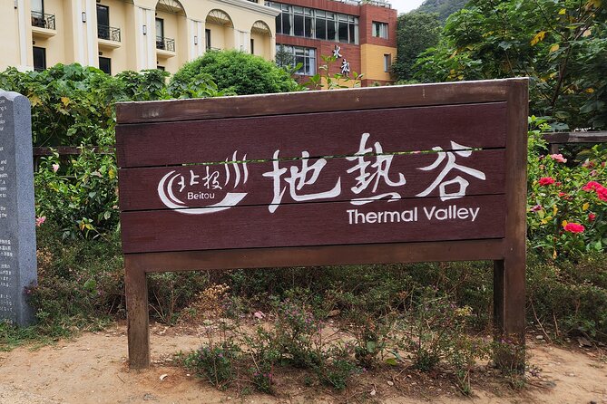 Yamingshan Volcano, Beitou Thermal Valley, Danshui Private Tour - Xiaoyoukeng puts volcanic ground within reach
