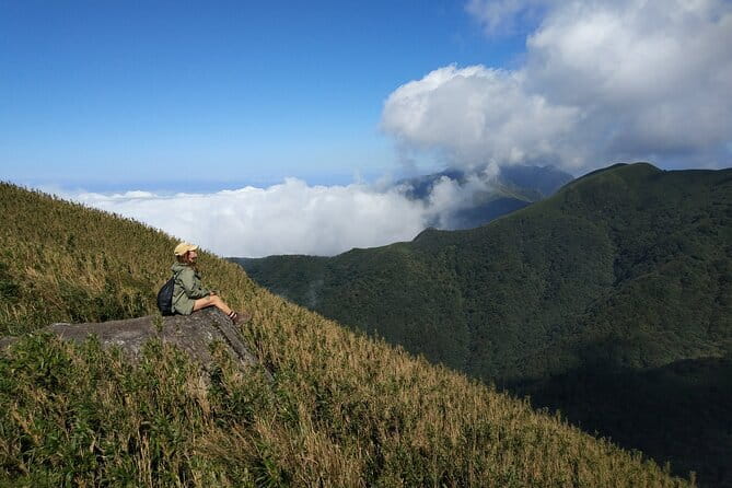 Yangmingshan, Yehliu, Jiufen & Shifen Private Tour From Taipei - A private driver-guide, not a full-time lecturer