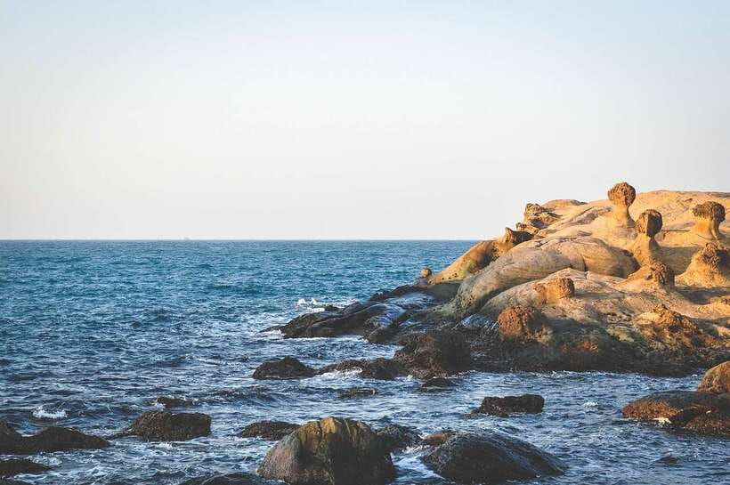 Yehliu Geopark Admission Ticket - Heat, walking, and coastal exposure