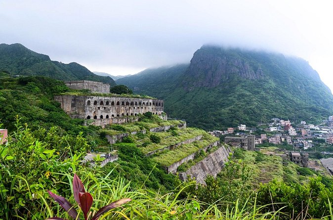Yehliu, Golden Waterfall, Jiufen, Shifen Day Tour - Two hours in Jiufen’s old mining town