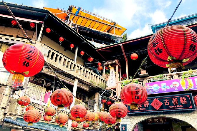 Yehliu & Jiufen & Shifen Day Tour (Departure from Ximending) - The guide can make or break the day