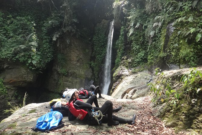 Yi-Hsin creek canyoning in northern Taiwan - Three waterfalls, three major rappels