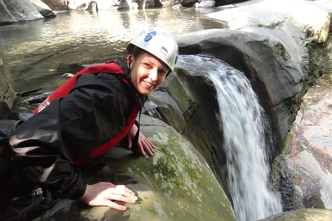Yi-Hsin creek canyoning in northern Taiwan - Who will enjoy this most