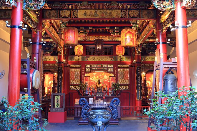 Yilan 1-Day Private Tour to Kavalan Whisky & Cultural Gems - What the private guide adds